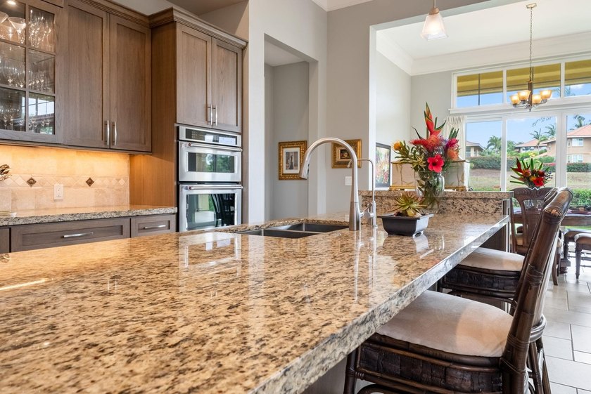 Experience true luxury in the gated community of Hokulani - photo 9
