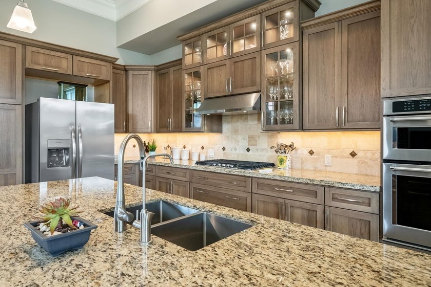 Experience true luxury in the gated community of Hokulani - photo 10