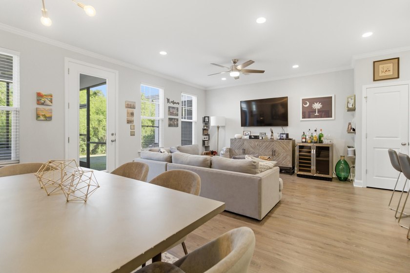 Gorgeous townhome on private pond lot less then 10 minutes to - photo 14