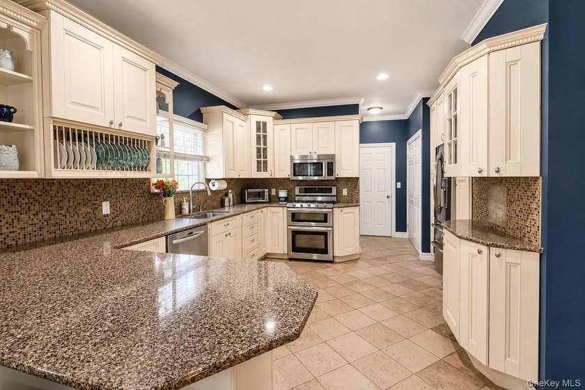 Welcome to 257 Fourth Street, a beautifully maintained and - photo 9