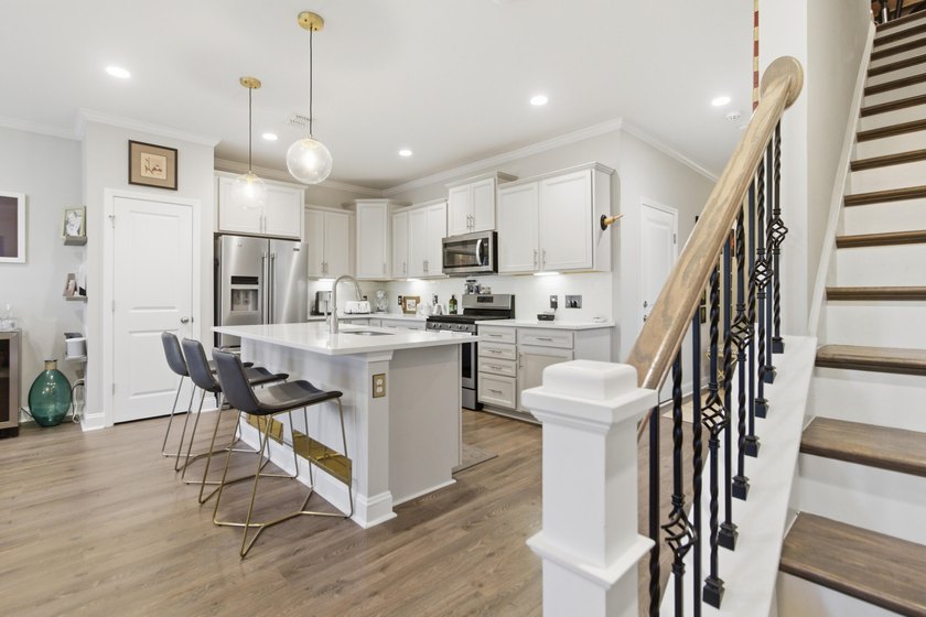 Gorgeous townhome on private pond lot less then 10 minutes to - photo 20