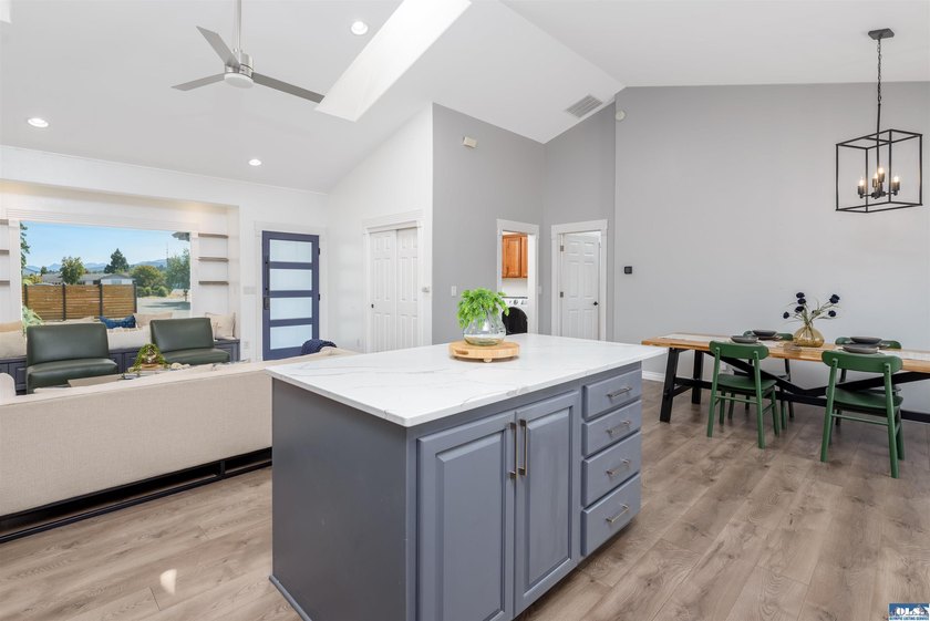 Lovely three bedroom mountain view home in the heart of - photo 22