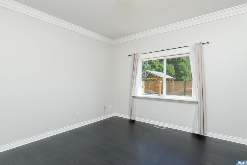 Lovely three bedroom mountain view home in the heart of - photo 30