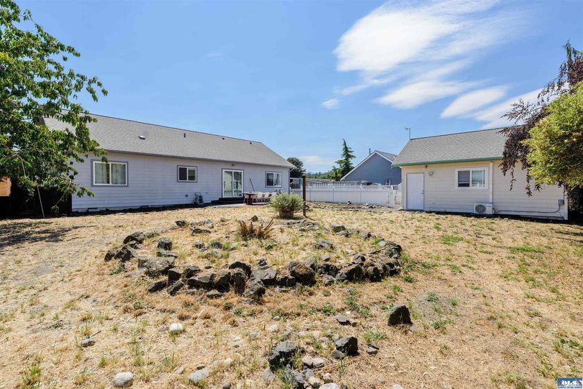 Lovely three bedroom mountain view home in the heart of - photo 39
