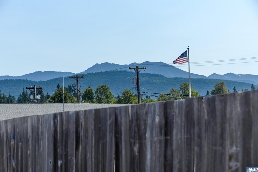 Lovely three bedroom mountain view home in the heart of - photo 42