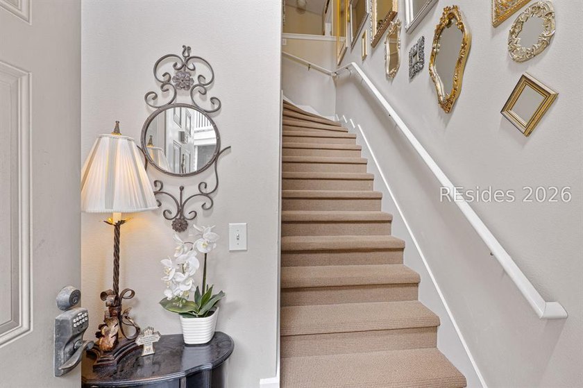 Beautifully maintained 2-bedroom, 2-bath condo offering spacious - photo 4