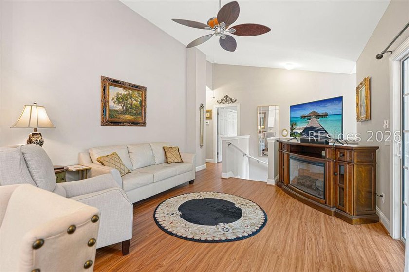 Beautifully maintained 2-bedroom, 2-bath condo offering spacious - photo 6