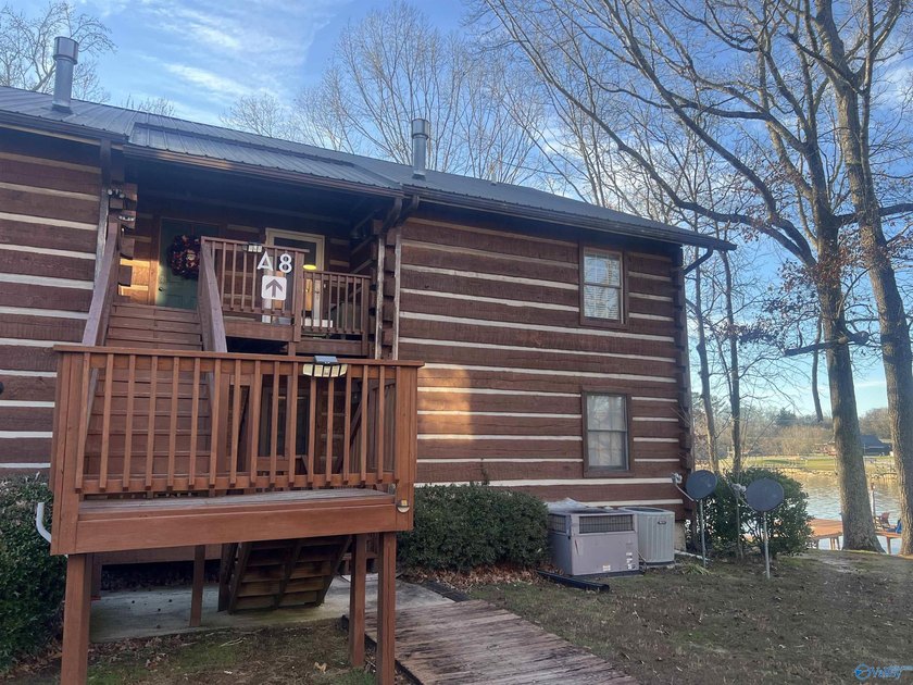 Enjoy lakeside living in this cozy yet upgraded 2nd-story log - photo 3