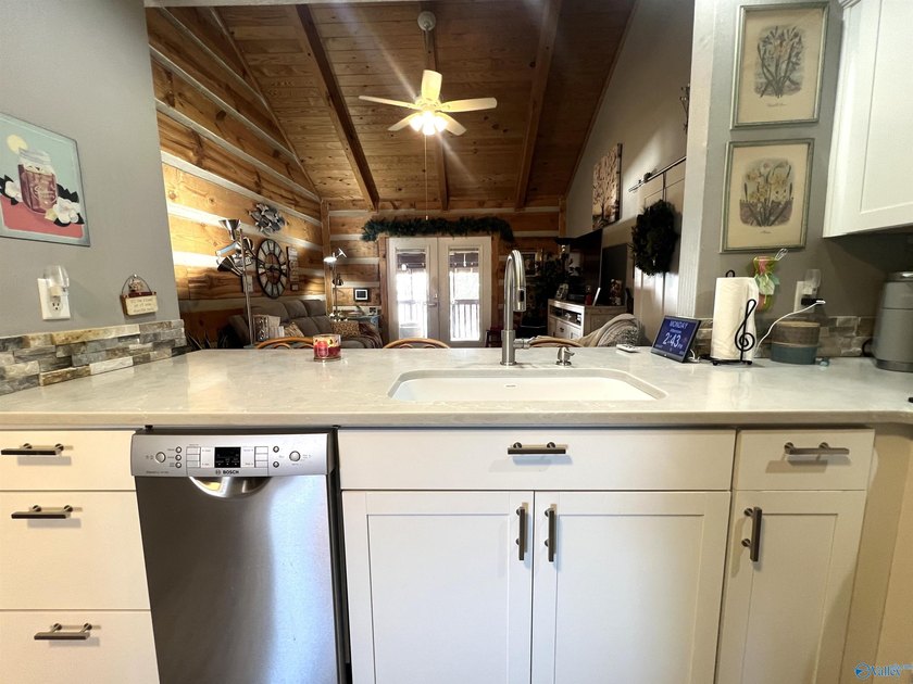 Enjoy lakeside living in this cozy yet upgraded 2nd-story log - photo 7