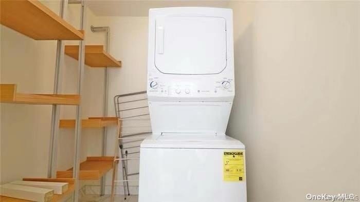 Huge 4 bedroom with 2 full bath 2 balcony, washer and dryer in - photo 5
