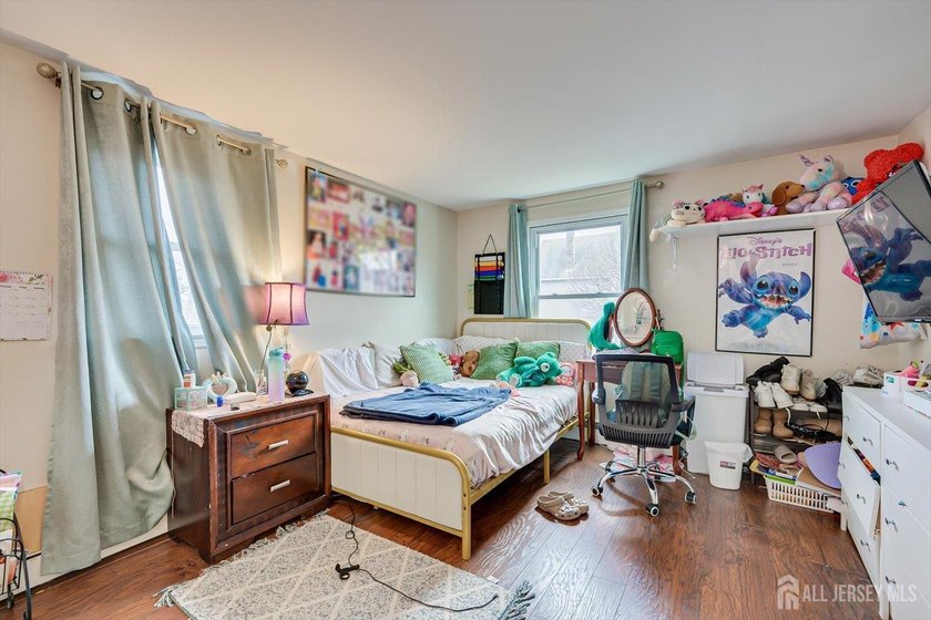 Amazing opportunity to Own a Mixed Use Building. This Beautiful - photo 26