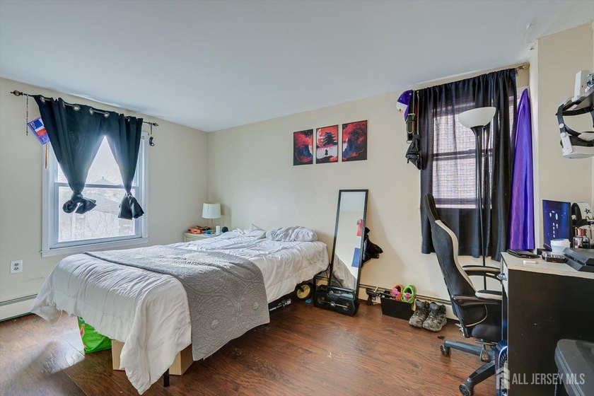 Amazing opportunity to Own a Mixed Use Building. This Beautiful - photo 28