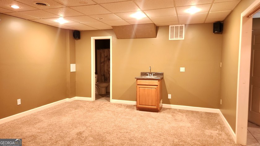 Charming 3 Bedroom raised ranch in the highly sought-after - photo 21