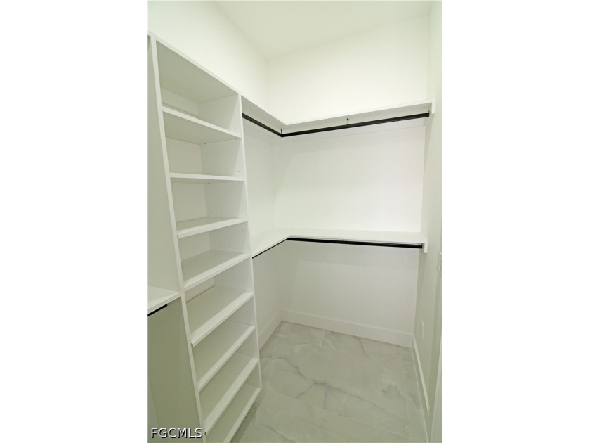 Welcome to this stunning new-build (2026) home on a spacious lot - photo 27