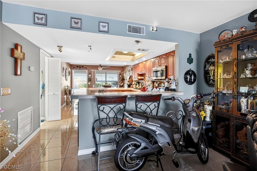 Gulf access condo. Ground floor unit, screened lanai with lake - photo 35