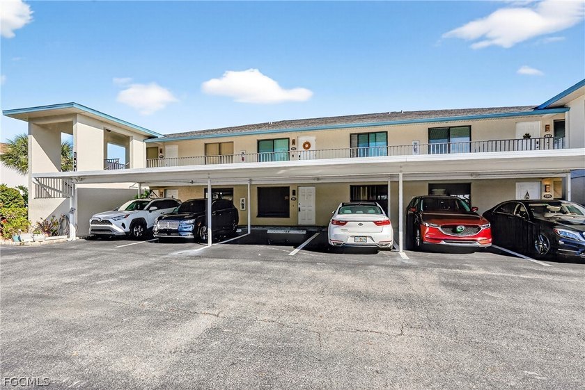 Gulf access condo. Ground floor unit, screened lanai with lake - photo 43