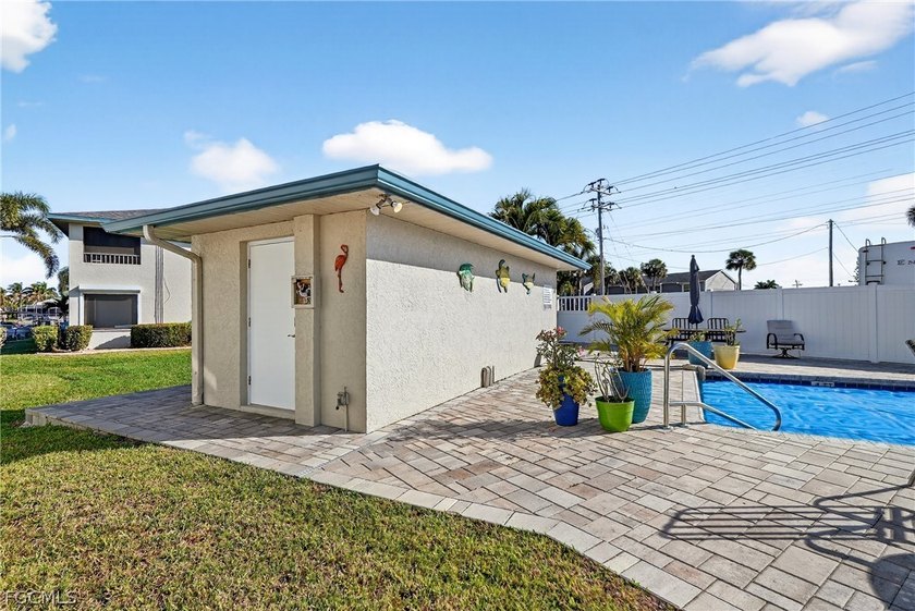 Gulf access condo. Ground floor unit, screened lanai with lake - photo 44