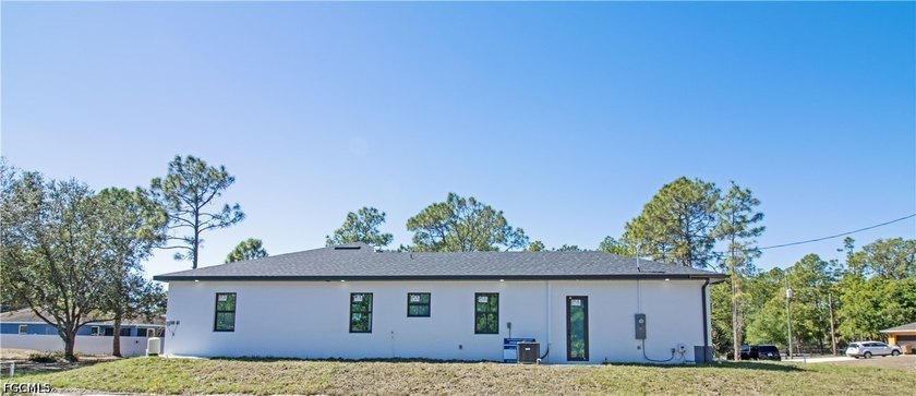 Welcome to this stunning new-build (2026) home on a spacious lot - photo 49