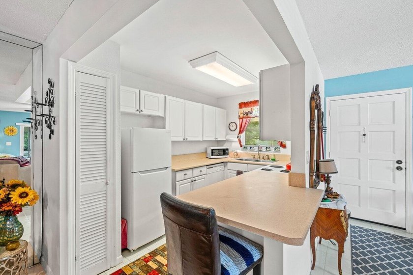 Corner unit with peaceful garden views in the all-age community - photo 6
