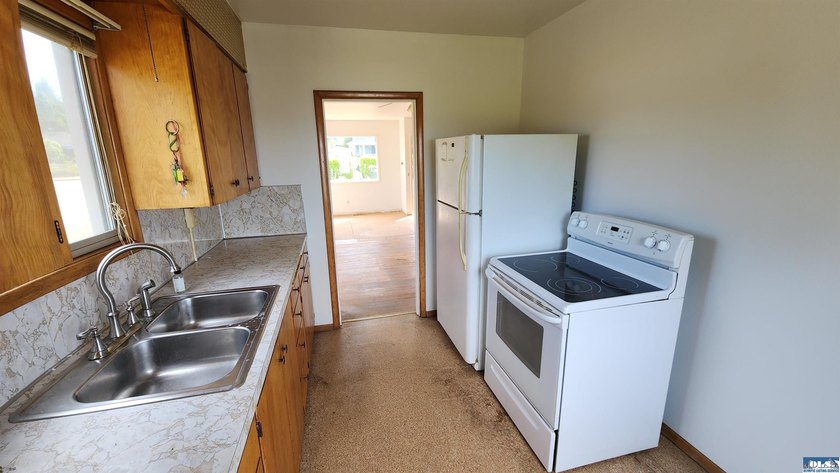 Truly a diamond in the rough! Great harbor view and outstanding - photo 11