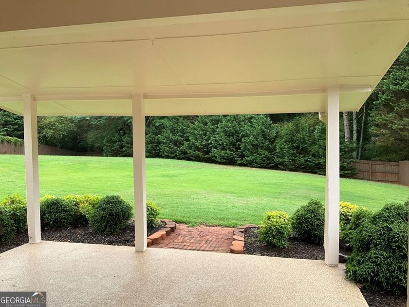 Welcoming large ranch home with 3 car garage in well established - photo 20