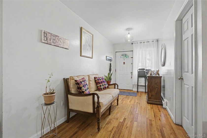 2 fully occupied apartments - 3rd Floor Unit Comes Vacant. $6 - photo 3