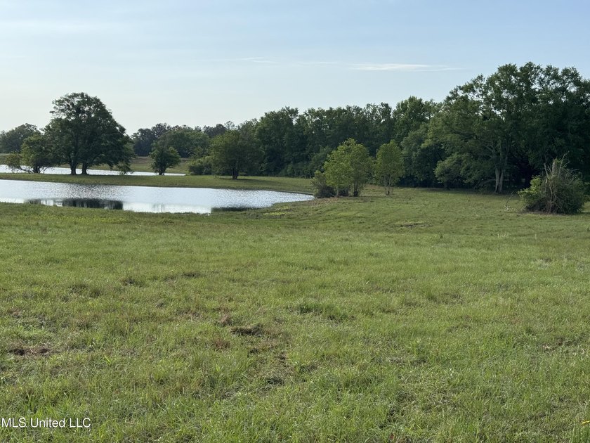 Discover the perfect slice of country paradise with this - photo 2