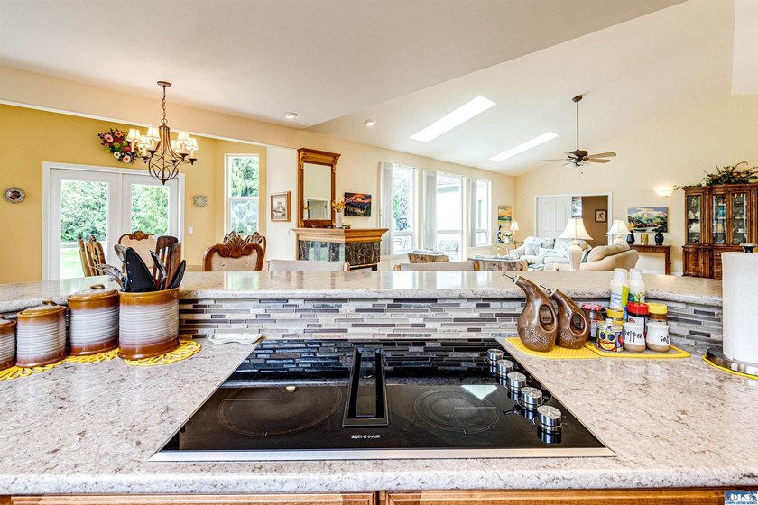Impeccable One Owner Custom Home in Sunland! The grand entrance - photo 14