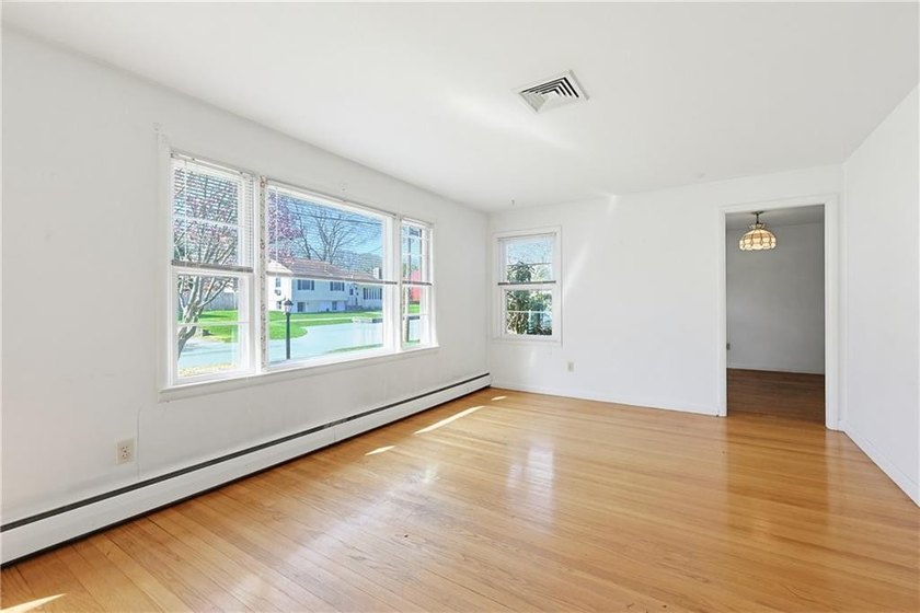 Welcome to 145 Glenwood Drive in desirable North Kingstown. This - photo 14