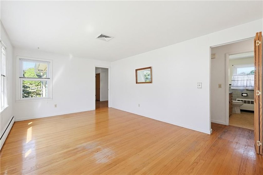 Welcome to 145 Glenwood Drive in desirable North Kingstown. This - photo 16