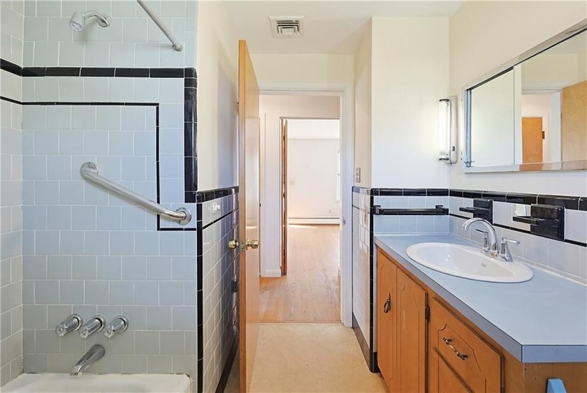 Welcome to 145 Glenwood Drive in desirable North Kingstown. This - photo 18