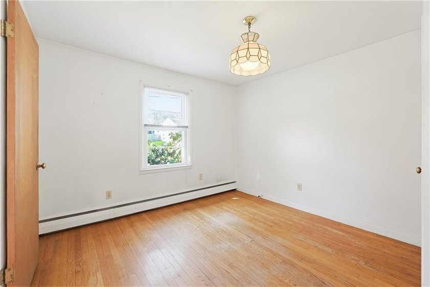Welcome to 145 Glenwood Drive in desirable North Kingstown. This - photo 21