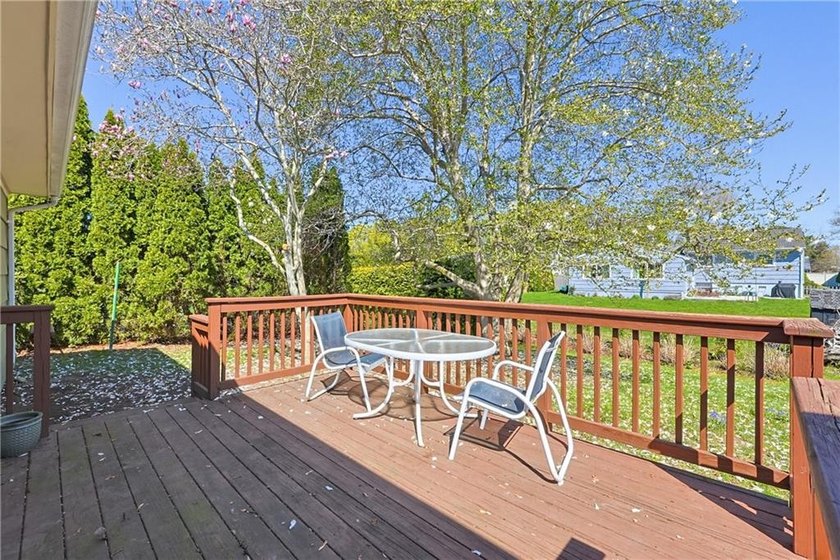 Welcome to 145 Glenwood Drive in desirable North Kingstown. This - photo 33