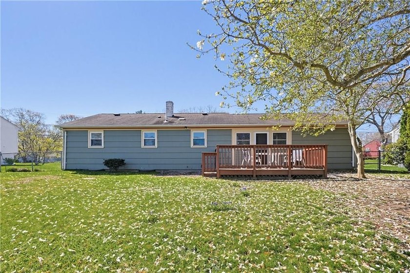 Welcome to 145 Glenwood Drive in desirable North Kingstown. This - photo 36