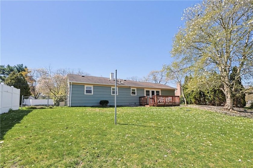 Welcome to 145 Glenwood Drive in desirable North Kingstown. This - photo 37