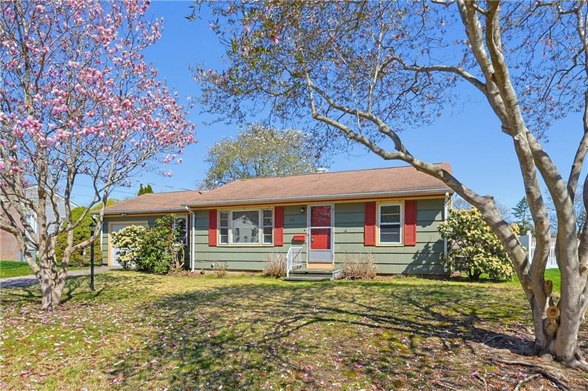 Welcome to 145 Glenwood Drive in desirable North Kingstown. This - photo 40