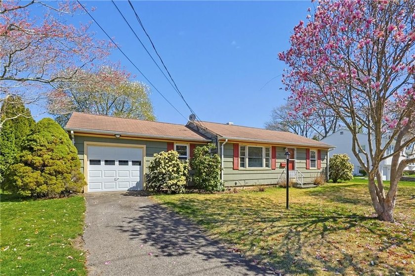 Welcome to 145 Glenwood Drive in desirable North Kingstown. This - photo 42