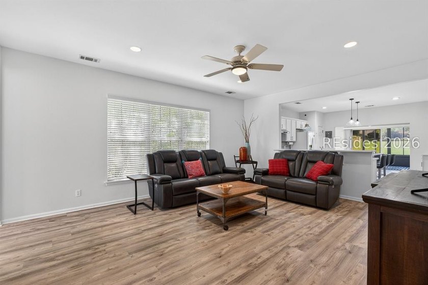 Welcome to 124 Honesty Lane, where breathtaking lagoon views - photo 8