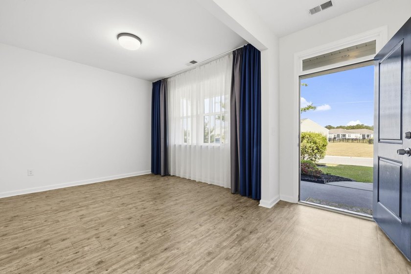 Absolutely beautiful and meticulously maintained 4 bedroom 2.5 - photo 6