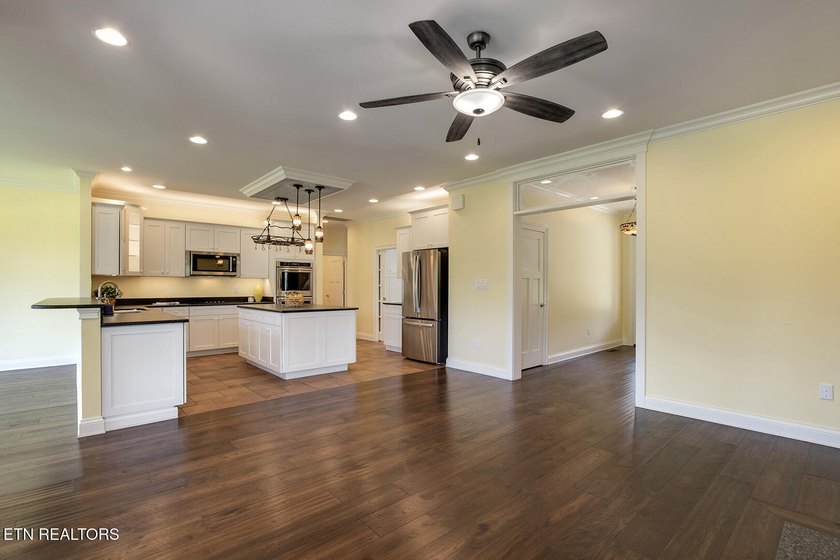 Luxury lakefront living in the heart of West Knoxville on Fort - photo 14