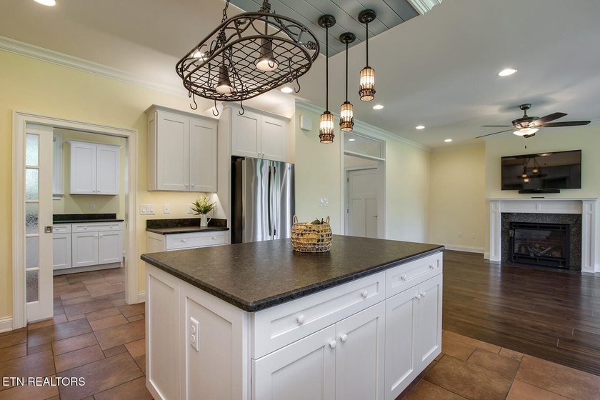 Luxury lakefront living in the heart of West Knoxville on Fort - photo 19