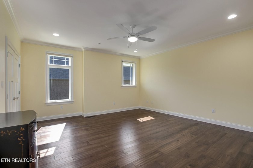 Luxury lakefront living in the heart of West Knoxville on Fort - photo 32