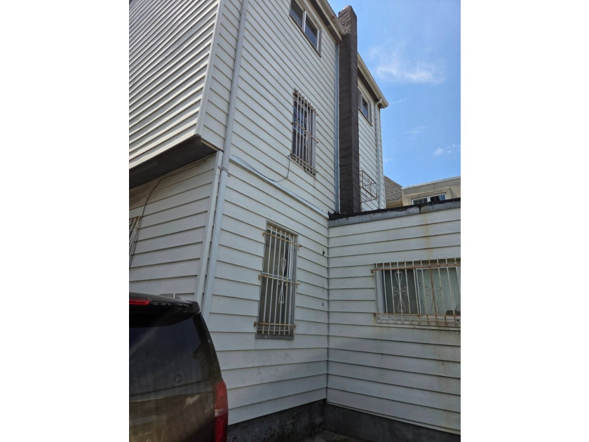 First time on market. One of a kind Boro Park home. 1 family - photo 33