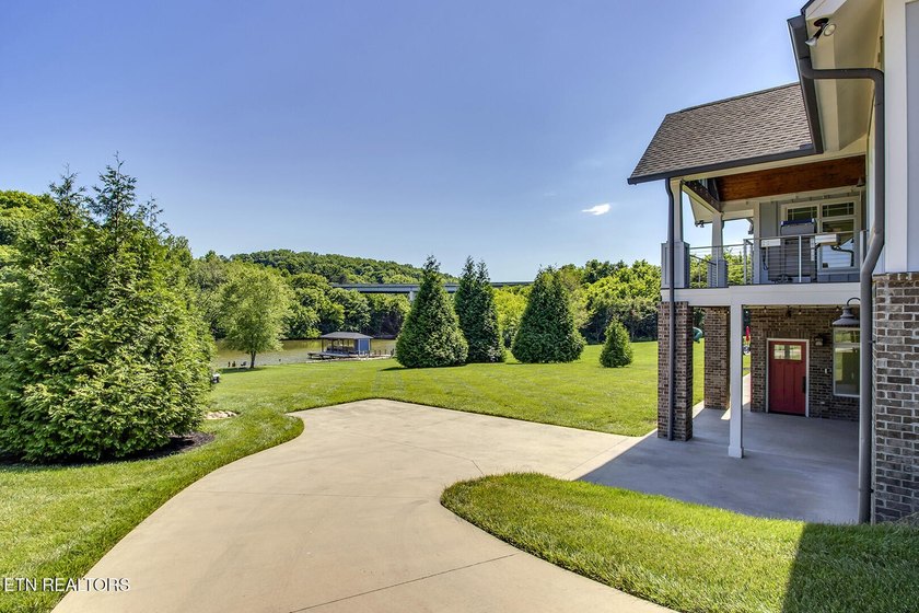 Luxury lakefront living in the heart of West Knoxville on Fort - photo 49