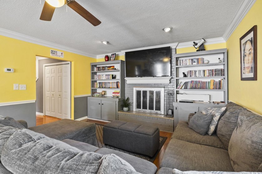 Three-bedroom, two-and-a-half-bathroom two-story home with no - photo 4