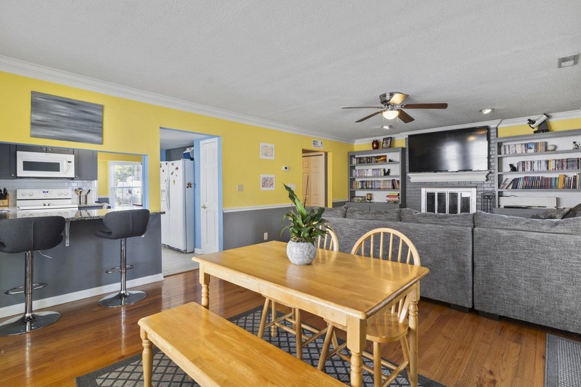 Three-bedroom, two-and-a-half-bathroom two-story home with no - photo 8