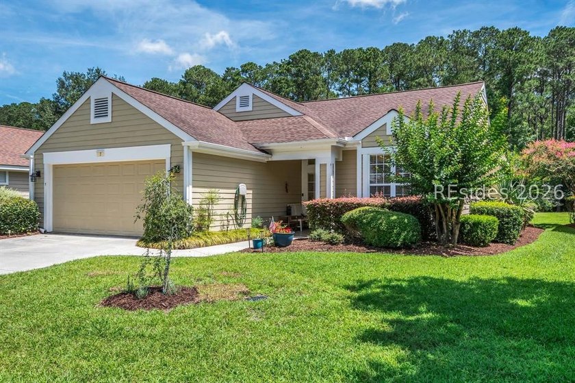 Welcome home to this charming custom floorplan, ideally situated - photo 2