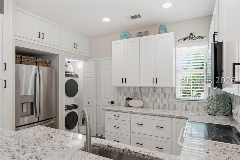 Welcome home to this charming &amp; beautifully updated retreat - photo 14