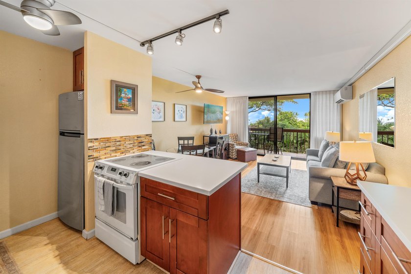 Bright &amp; beautifully remodeled Maui Vista condo offers you - photo 10