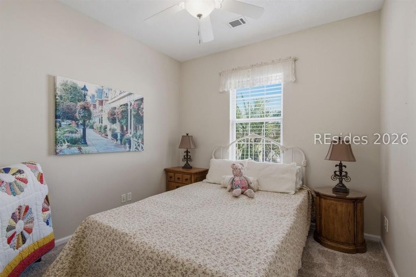 Welcome home to this charming &amp; beautifully updated retreat - photo 21